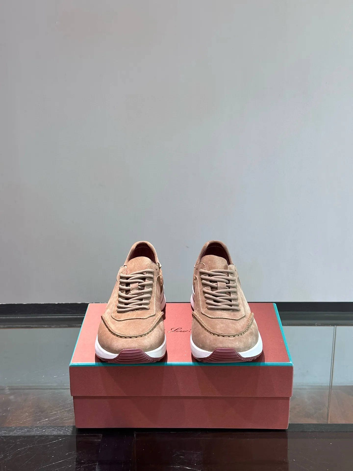 Factory price: 540💰Loro men's shoes💰iana niche Loro classic jogging shoes, men's lace-up casual shoes and sneakers, high-quality lightweight and comfortable fabrics, suitable for outdoor leisure, the color scheme is young and energetic, and it looks great with sportswear or casual suits! Size: 39-46 (customized sizes of 45 and 46 are non-refundable)
